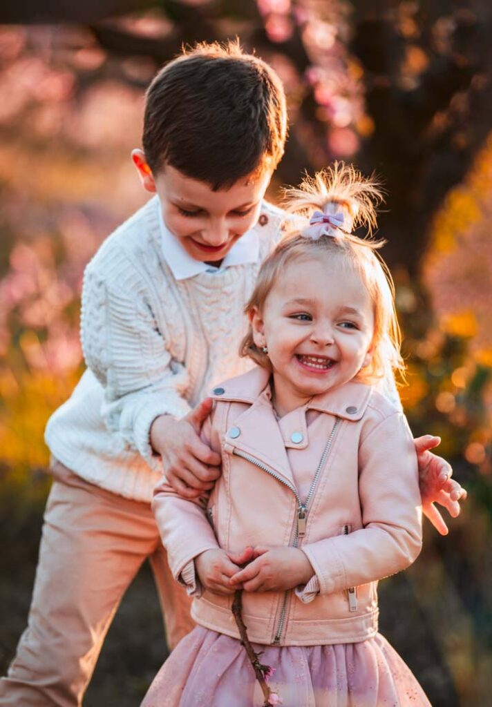 rodinné focení v broskvovém sadu