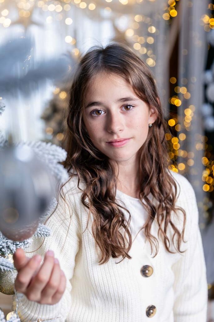 Dívka při vánočním focení v Brně