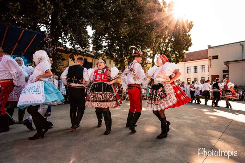 Focení hodů Brno -Jundrov, tanec v kroji