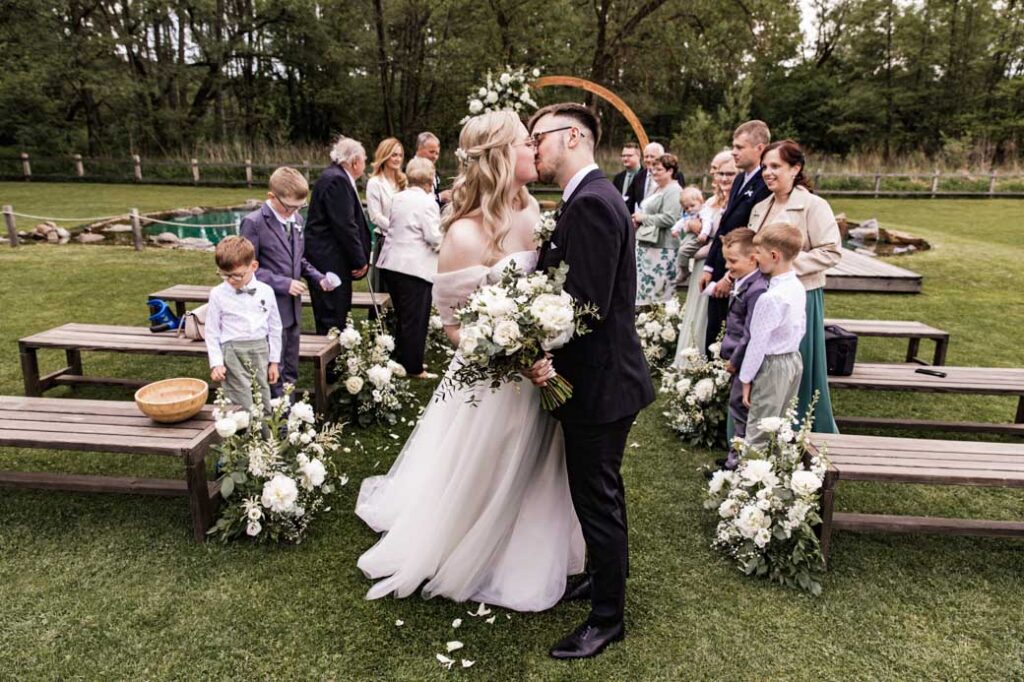 Novomanželé po obřadu v Kůlna Jedovnice